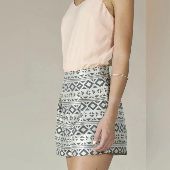 Jealous Tomato Pants - Jealous Tomato boho Aztec print spaghetti strap short peach romper size medium